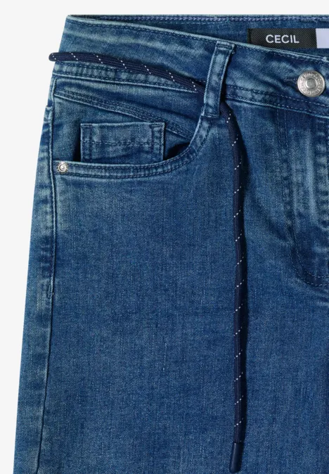 Blaue Jeans mit Gürtelschlaufen, Münztasche, Kordelzug und 'CECIL'-Label am Bund.