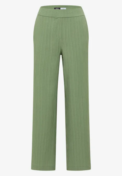 Grüne, gerippte Stoffhose mit weitem Bein.
