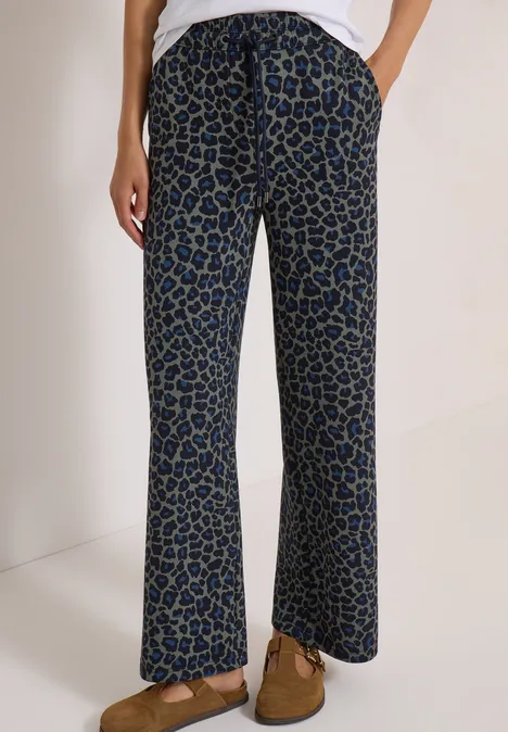 Pantalon fluide femme à motif taches bleu et noir, taille haute et coupe décontractée.