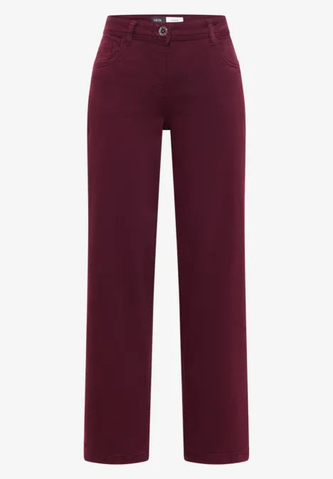 Pantalon bordeaux droit, taille mi-haute, passants de ceinture et poches.