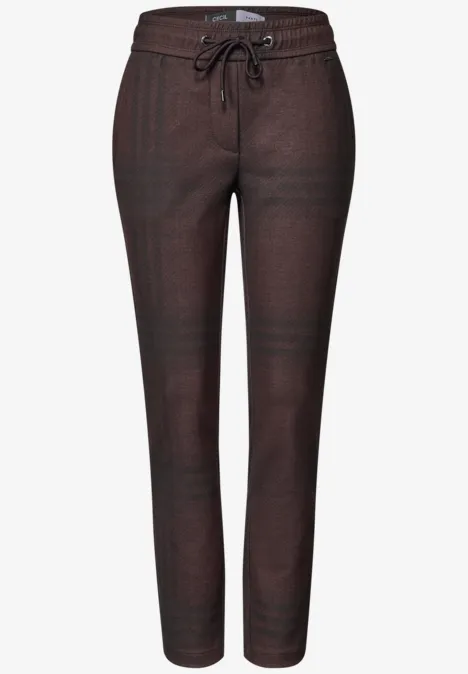 Braune, lässige Hose mit Kordelzug, schmal zulaufenden Beinen und bequemem Sitz.