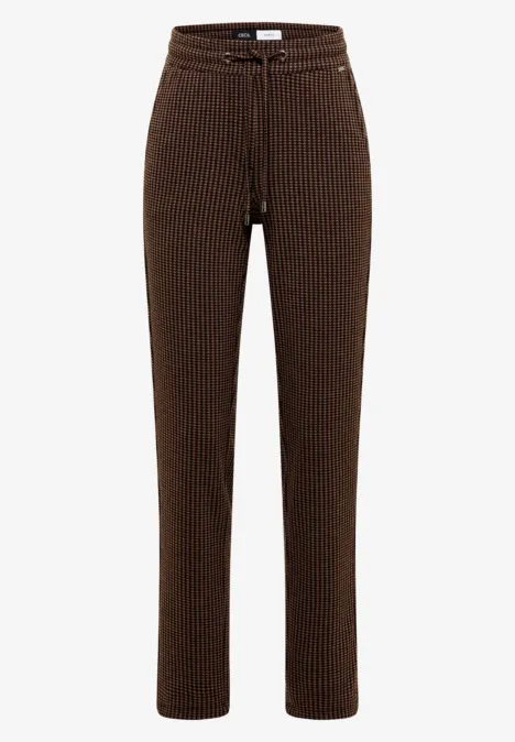 Braune, gerippte Strickhose mit geradem Bein sowie Reißverschluss- und Knopfverschluss.
