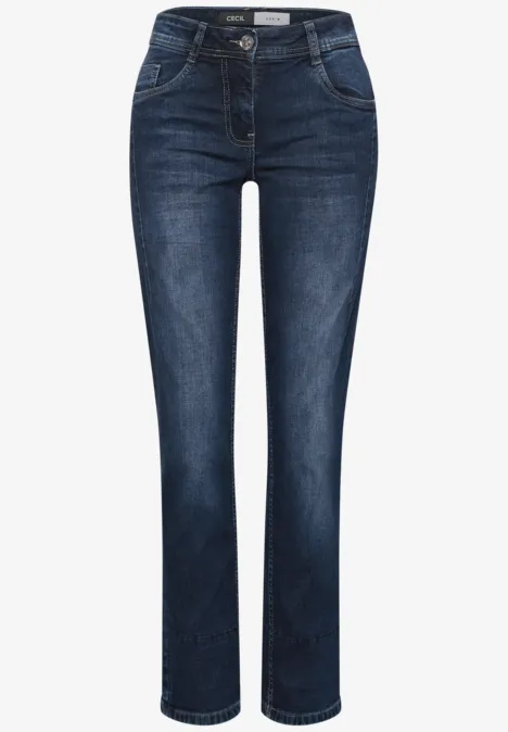 Dunkelblaue Jeans im geraden Schnitt mit fünf Taschen, auf weißem Hintergrund.