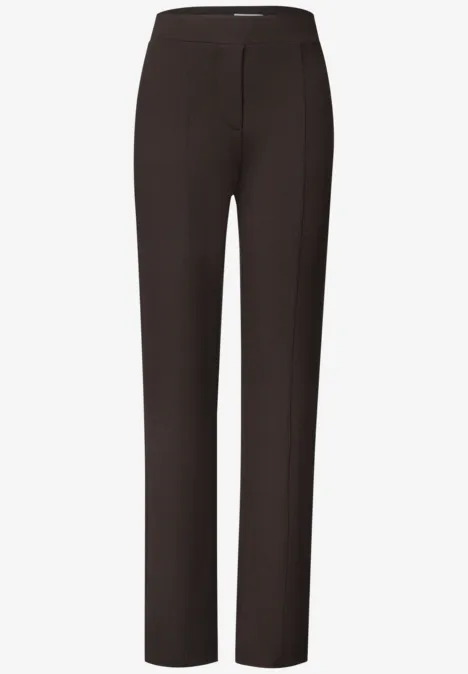 High Waist Bootcut Hose im Slim Fit truffle brown Dunkelbraune, schmale Stoffhose mit geradem Schnitt und schlichtem, eleganten Design.