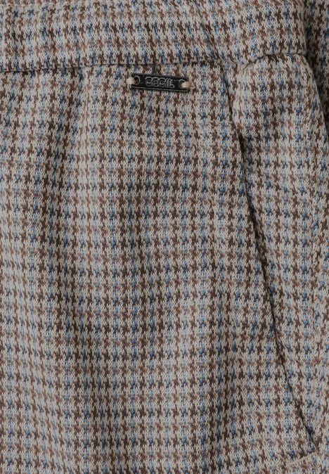 Slim Leg Hose mit Houndstooth-Muster cashmere beige Nahaufnahme einer beige-grünen Hahnentrittmuster-Hose mit seitlicher Tasche.