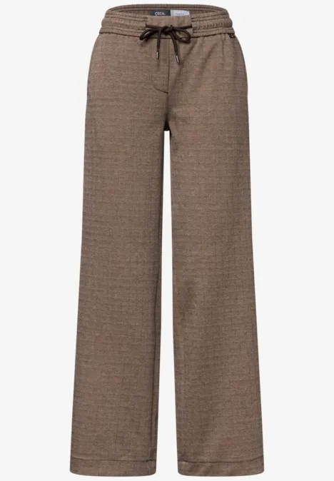 Braune, gemusterte, weite Damenhose mit Kordelzugbund.