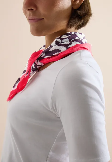 Bandana ze strukturą i nadrukiem leo rich burgundy Bandana ze strukturą i nadrukiem leo rich burgundy