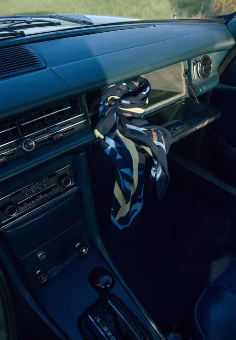 Sjaal met lusjespatroon universal blue Sjaal met lusjespatroon universal blue