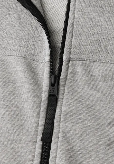 Grau melierte Jacke mit schwarzem Reißverschluss in Nahaufnahme