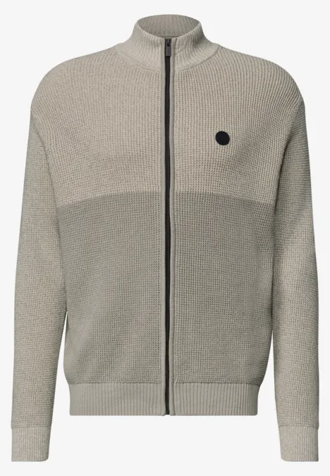 Graue-beige Strickjacke mit durchgehendem Reißverschluss und Stehkragen.