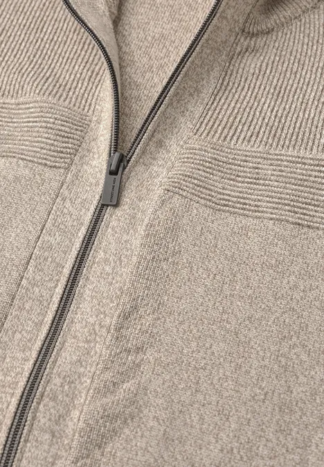 Ottoman Jacke mit Rippstruktur antique beige Beige Strickjacke mit Reißverschluss und feinen Rippdetails im oberen Brustbereich.
