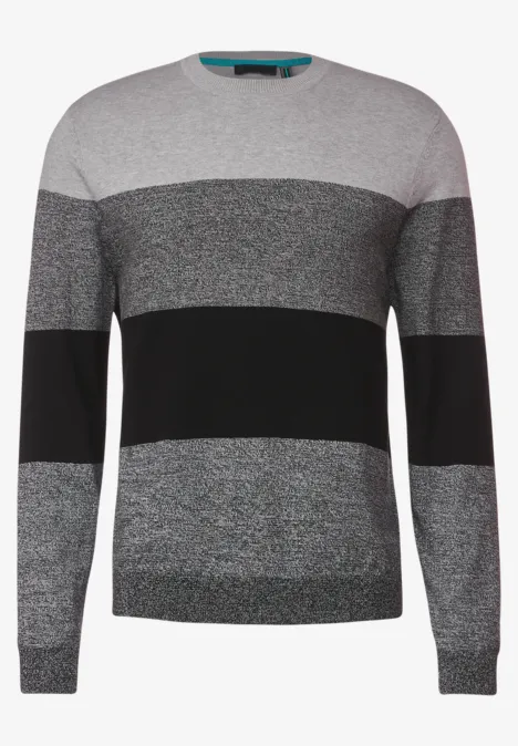 Pull à larges rayures grises et noires.