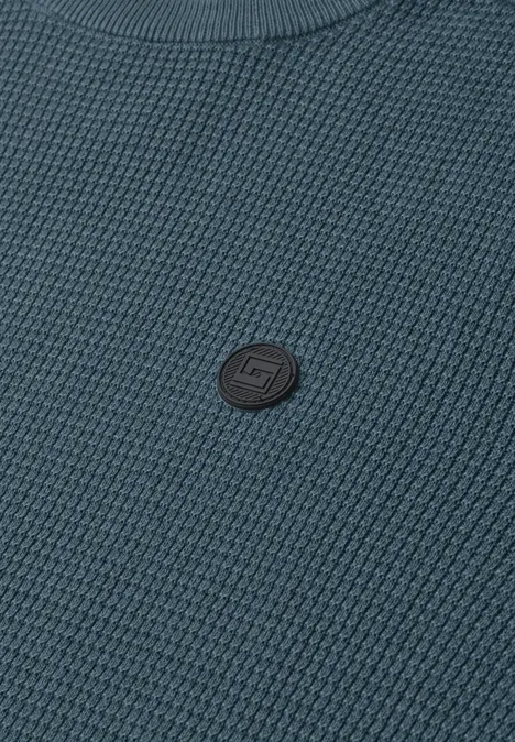 Trui met ronde hals en schouderdetail cold blue Blauwe, gestructureerd gebreide trui met klein rond logo in het midden.