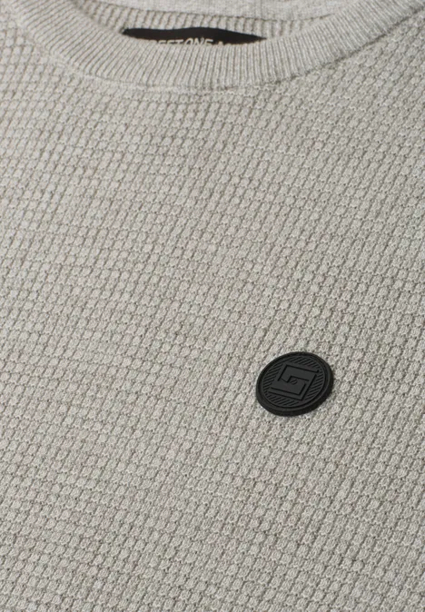 Trui met ronde hals en schouderdetail bright beige melange Grijs gemêleerde breistof met klein zwart logoplaatje.