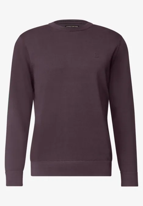 Ein schlichter, dunkelvioletter Pullover mit Rundhalsausschnitt und langen Ärmeln.