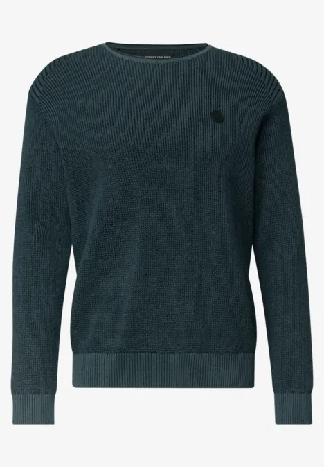 Trui in tweekleurige uitvoering met ronde hals dark fjord blue Dunkelgrüner Strickpullover mit Rundhalsausschnitt, langen Ärmeln und kleinem Logopatch.