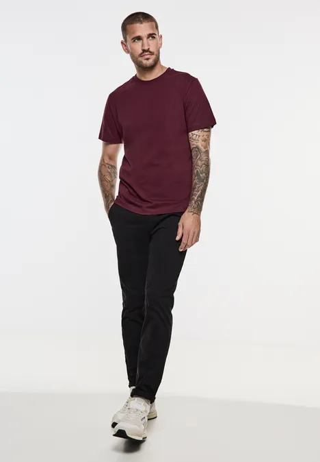Basic T-shirt in effen kleur dusty red Basic T-shirt in effen kleur dusty red