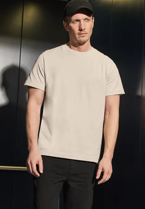 Basic T-shirt in effen kleur basic beige Basic T-shirt in effen kleur basic beige