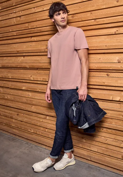 Basic T-shirt in effen kleur pastel peach Basic T-shirt in effen kleur pastel peach