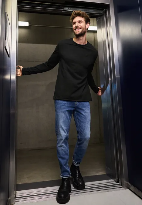 Longsleeve mit offenem Saum Black
