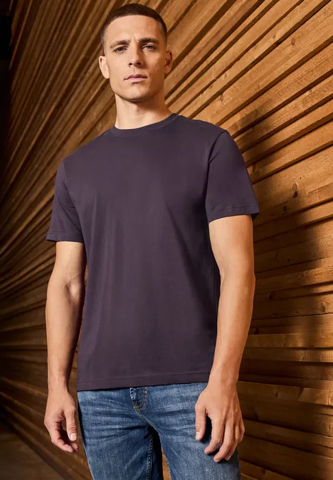 Basic T-Shirt in Unifarbe bordeaux red