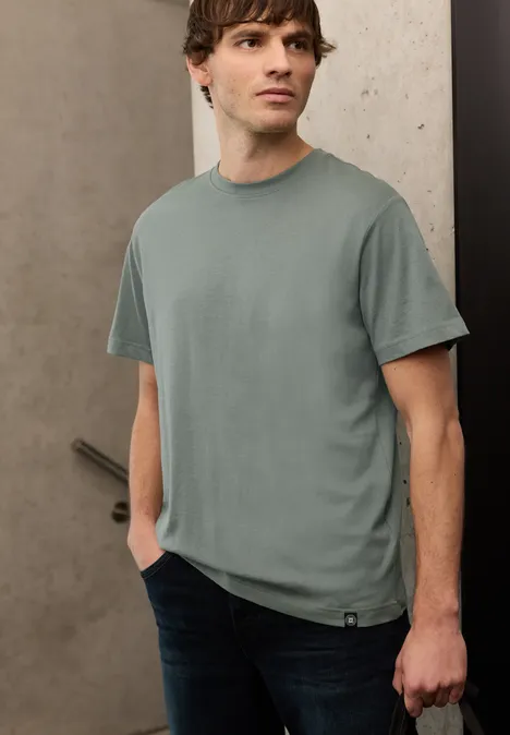 Basic T-Shirt in Unifarbe dusty mint