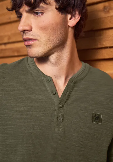 Miękka koszulka slub henley vintage green