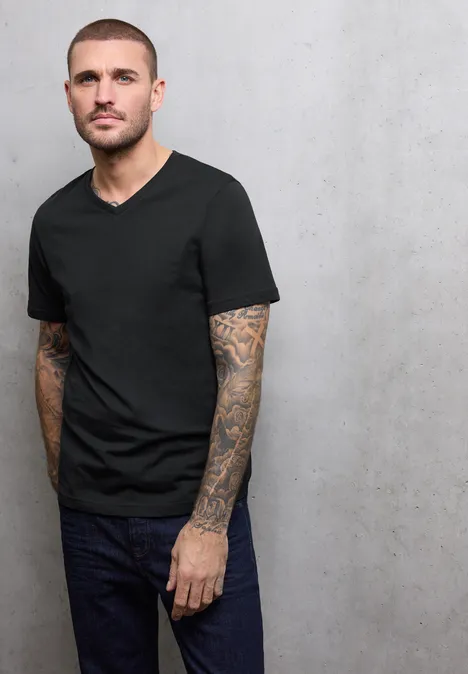 Basic V-Neck T-Shirt Black