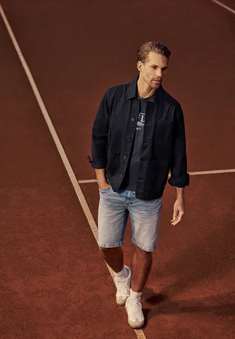 T-Shirt mit Rundhals und Chestprint dark ink blue