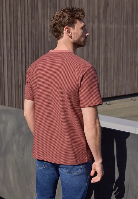 T-Shirt mit Rundhals und feinen Streifen sunrise red