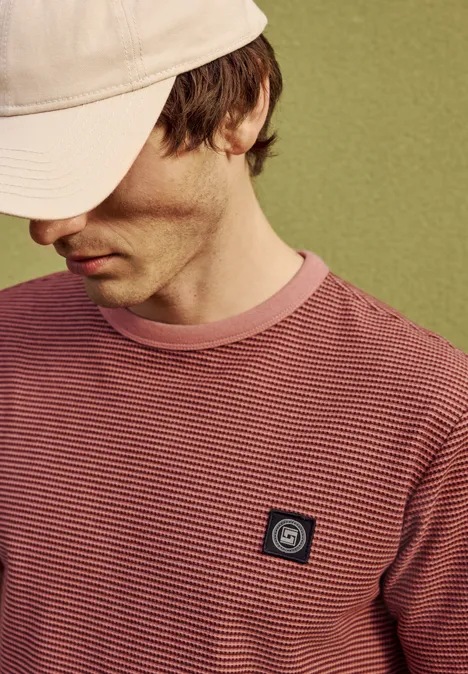 T-Shirt mit Rundhals und feinen Streifen sunrise red