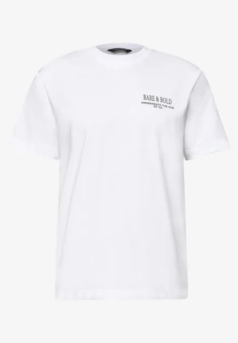 Wit T-shirt met ronde hals en klein opschriftje op de borst.