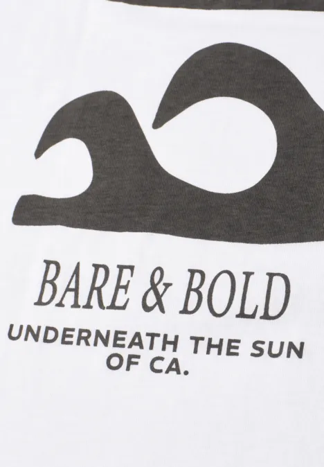 Wit T-shirt met golfpictogram en tekst 'BARE & BOLD – UNDERNEATH THE SUN OF CA.'