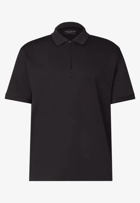 Schwarzes Poloshirt mit kurzem Arm und Knopfleiste.