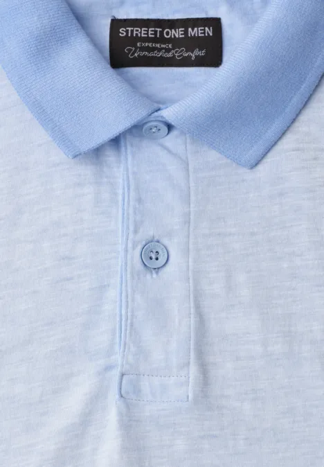 Lichtblauw poloshirt met kraag, tweeknopsbies, 'STREET ONE MEN'-label en strak ontwerp.
