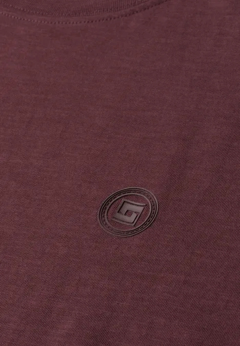Bordeauxrood T-shirt met zwart, rond logo op de borst