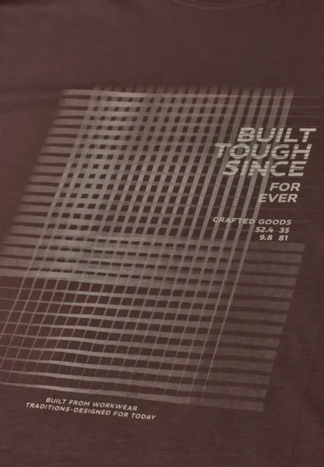 Shirt met ronde hals en print maroon brown Bruin T-shirt met rasterpatroon en tekst 'BUILT TOUGH SINCE FOR EVER'.
