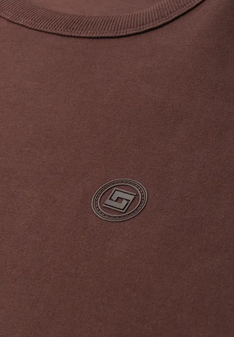 Effen shirt met lange mouwen en ronde hals maroon brown Bruin T-shirt met klein rond logo in het midden.