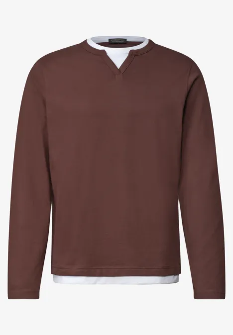Braunes Langarmshirt mit weißem Saum, schlichtes und modernes Design.