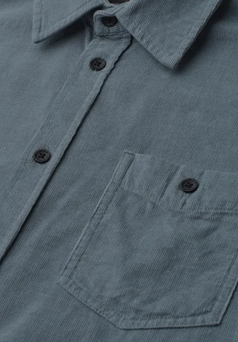 Effen corduroy overhemd met lange mouwen vintage blue Grijs corduroy overhemd met borstzak en zwarte knopen, gestructureerde cordstof.