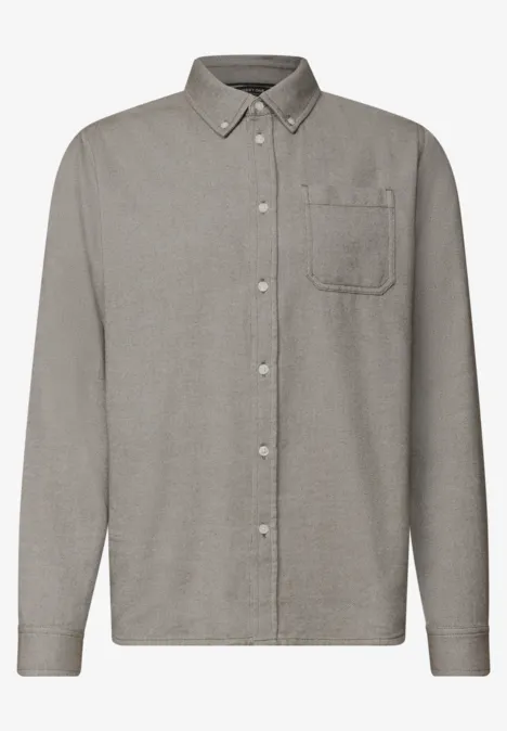 Chemise à manches longues en sergé avec poche poitrine antique beige Graues, langärmliges Hemd mit Knopfleiste, Brusttasche und Button-Down-Kragen.