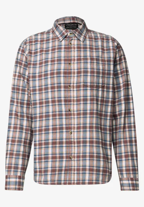 Chemise en flanelle à manches longues à carreaux raw copper red Kariertes Langarm-Herrenhemd in Blau, Weiß und Rot mit Knopfleiste und klassischem Kragen.