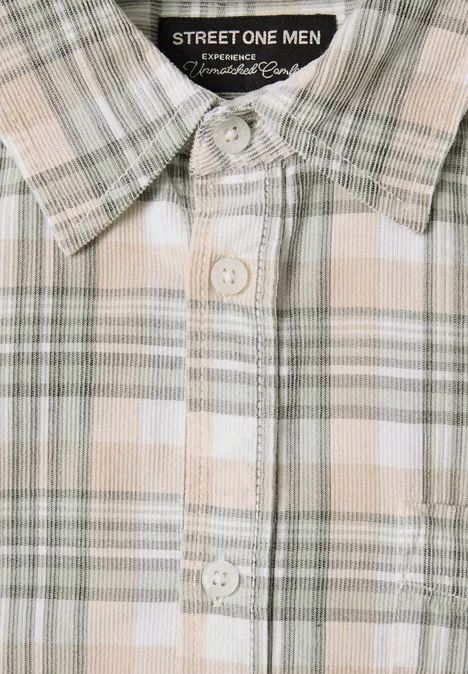 Herenoverhemd van Street One Men in beige-grijs ruitdessin met knoopsluiting.