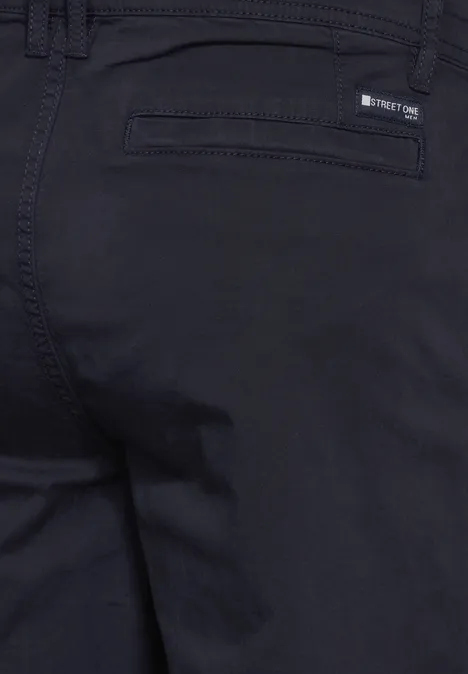 Basic chinoshort van keperstof deep blue Basic chinoshort van keperstof deep blue