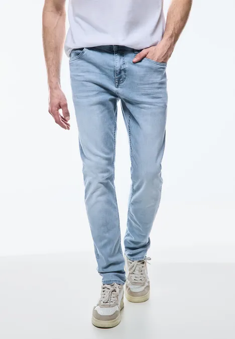 Jeans im Regular Fit light blue wash