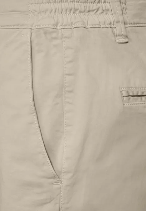 Chino z elastycznym paskiem w talii sandstone beige Chino z elastycznym paskiem w talii sandstone beige