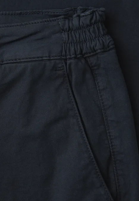Chino z elastycznym paskiem w talii dark ink blue