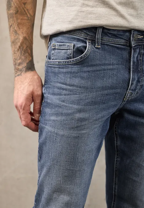 Jeansy z nogawką Slim Leg o kroju Regular Fit indigo blue random wash Jeansy z nogawką Slim Leg o kroju Regular Fit indigo blue random wash