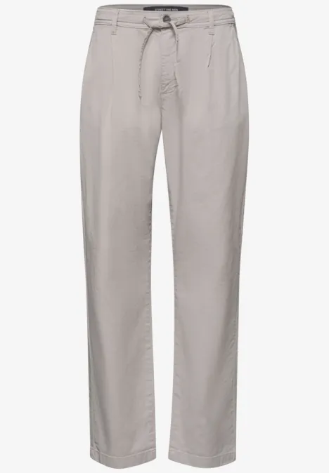 Pantalon décontracté clair en tissu léger, taille haute avec ceinture à nouer et coupe ample.