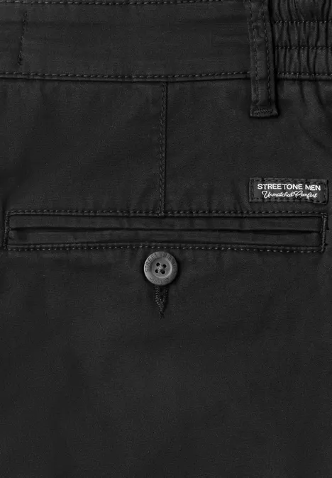 Slim Leg chino met flexibele tailleband basic black Zwarte broek met achterzak met knoop, ceintuurlussen en elastische taille